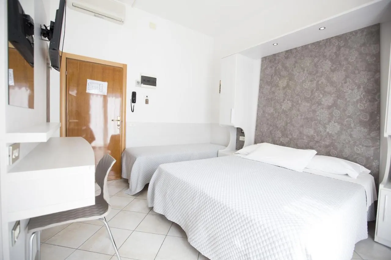 Hotel Desiree تْشيزيناتيكو