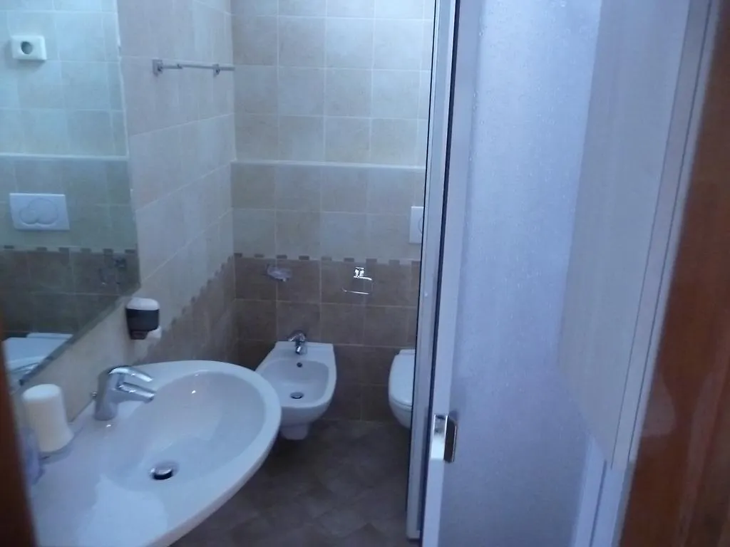 Hotel Desiree تْشيزيناتيكو 3*,